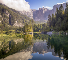 jezioro górskie w Alpach Julijskich,Laghi di Fusine  - obrazy, fototapety, plakaty