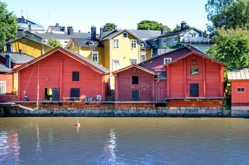 Obraz premium Houses on the river embankment in the Finnish city near Helsinky - Porvoo