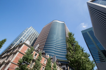 東京丸の内の高層ビル