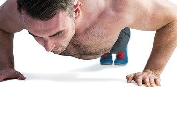 Obraz premium Strong bodybuilder doing press up