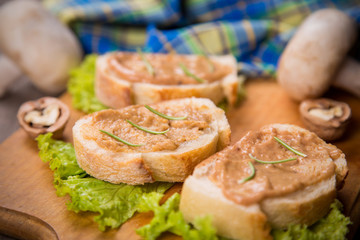 bread with pate