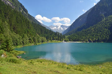Fototapeta na wymiar Stillup-Speicher in Tirol / Österreich