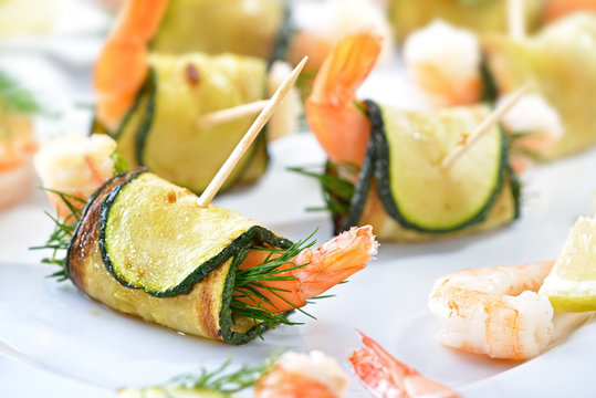 Zucchini-Garnelen-R&ouml;llchen mit frischem Dill