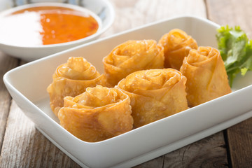 Fried wonton with sauce.