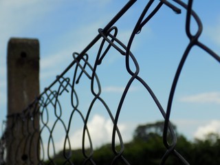 Metallic fence