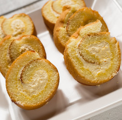 slice roll cake