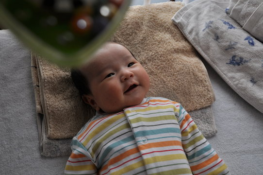 新生児の笑顔 赤ちゃん