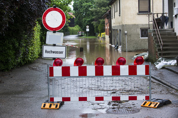 Hochwasser in einem Wohngebiet