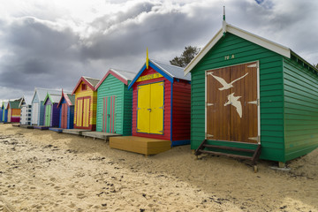 Obraz na płótnie Canvas Colourful bathing houses at Dendy Street Beach, Brighton in Melbourne