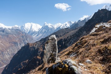 Uitzicht op de Langtang-vallei met de berg Sishapangma op de achtergrond, Langtang, Bagmati, Nepal