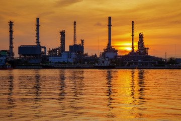 Fototapeta premium Oil refinery