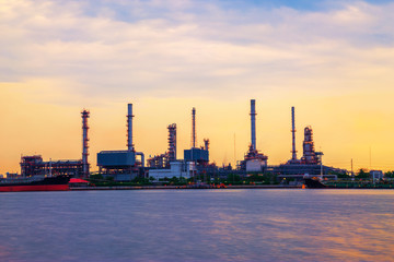 Fototapeta na wymiar Oil refinery