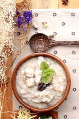 Brown rice porridge put pork of delicious.