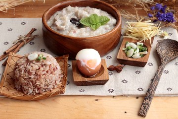 Brown rice porridge put pork and brown rice with soft-boiled egg