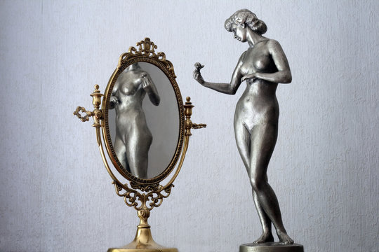 mirrors, figurines, decorations