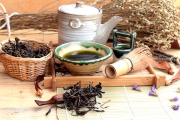 Fototapeta na wymiar Green tea and dried green tea leaves
