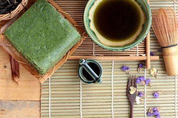 Obraz na płótnie Canvas Green tea cake japanese dessert and green tea