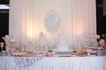  Dessert table for a party. Ombre cake, cupcakes, sweetness and f © kucheruk