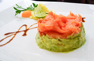 Salmon Tartar over, Starter closeup