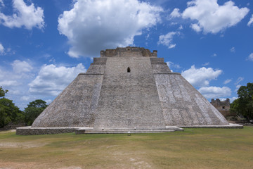 Fototapeta na wymiar Maya city of Uxmal