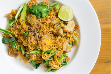 Stir fried noodle with minced pork