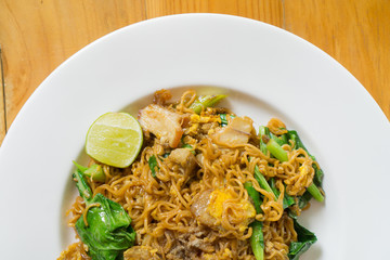 Stir fried noodle with minced pork