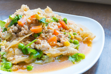 Fried noodle in minced pork