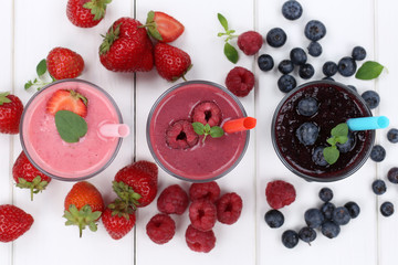 Smoothie Saft Milchshake mit Früchte Fruchtsaft von oben