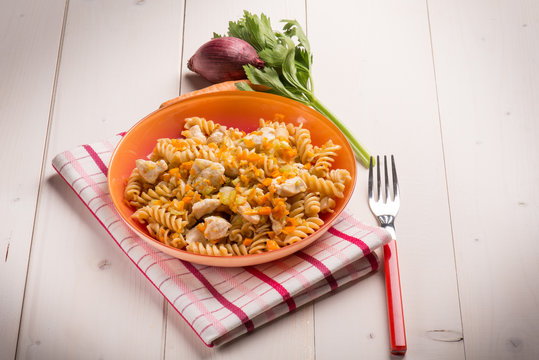 pasta with chicken and carrots