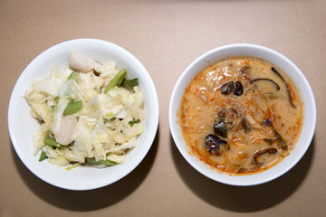 Fried vegetables and Tom Yum Goong Is the food famous of thailand    