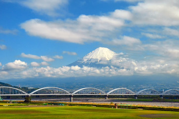 Fototapeta premium Mountain Fuji and bridge