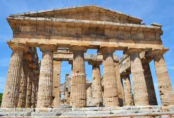 Obraz premium paestum ruins near naples, italy.