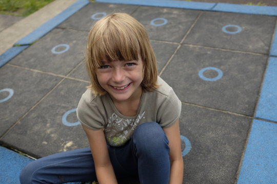 M&auml;dchen auf Spielplatz