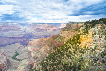 Scorcio Grand canyon con nuvole blu