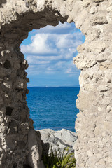 Pizzo calabro incorniciata dalla Rocchetta di Briatico