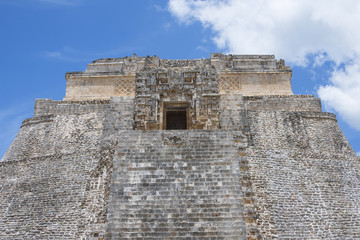Fototapeta na wymiar Detail top of Maya pyramid