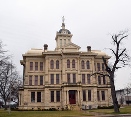 Milam Courthouse/Milam County Courthouse in Texas on a cloudy day.