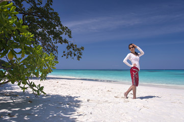 Obraz premium Asian lady relax at maya beach, Phi Phi island near Phuket in Thailand