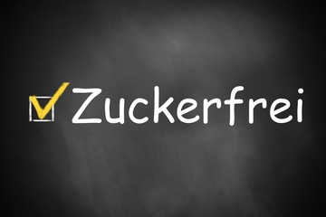Schwarze Kreidetafel mit angekreuztem Kontrollkästchen Zuckerfr