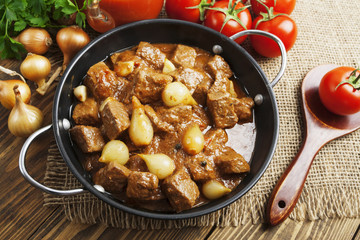 Stewed beef with onions and tomatoes, stifado