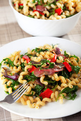 Pasta with prosciutto, rucola and peppers