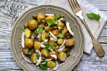 Young potato salad with capers and marinated onion.