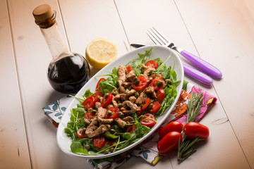 chicken salad with arugula ,tomatoes and balsamic vinegar