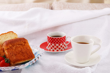 おいしそうなパンとコーヒー