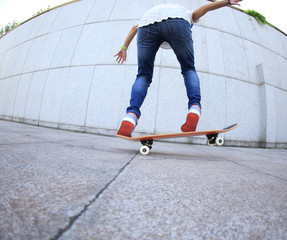Fototapeta na wymiar young woman skateboard practice outdoor
