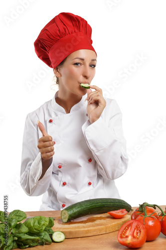 {Köchin bei der arbeit
91} Frau als Koch probiert Gurke" Stockfotos und lizenzfreie Bilder ... | {Köchin bei der arbeit
91}