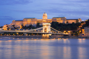 Fototapeta na wymiar Hungarian Landmarks on the Danube at dawn.