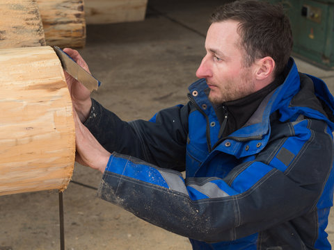 Tischler vermisst Holz