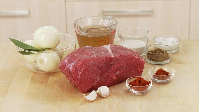 Ingredients for goulash: shoulder of beef, onion, garlic and spices