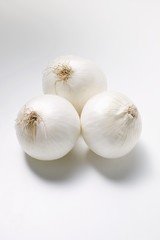 Obraz na płótnie Canvas Three white onions